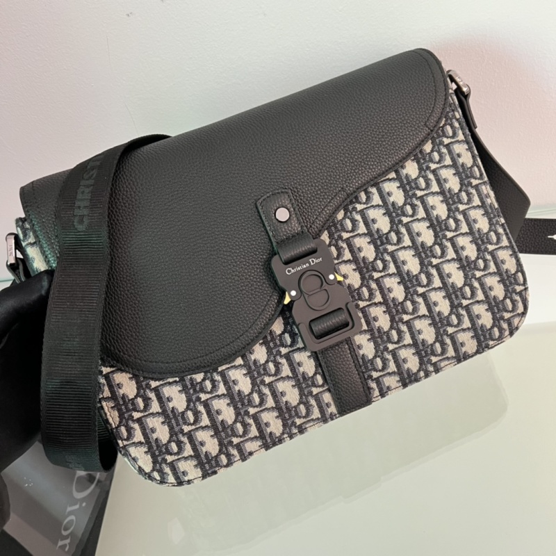 Сумка Christian Dior с монограммой и кожаной отделкой