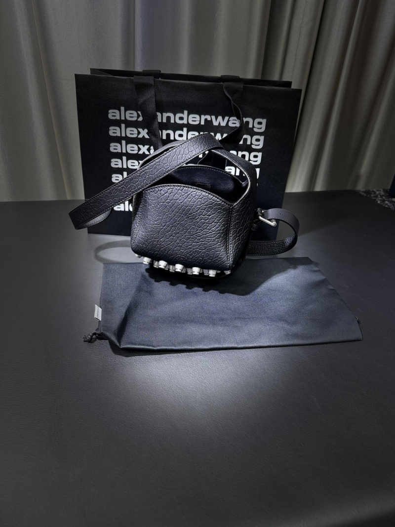 Сумка Alexander Wang ведерко с заклепками