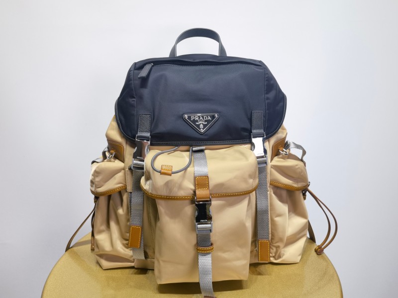 Рюкзак Prada из нейлона и кожи саффьяно