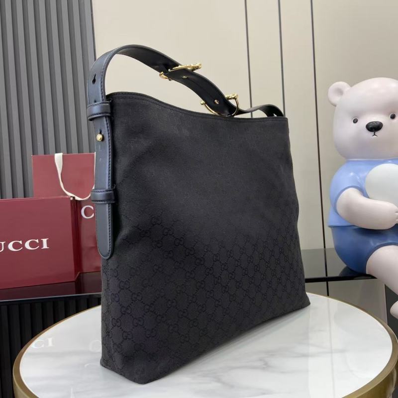 Сумка Gucci с принтом GG и фурнитурой