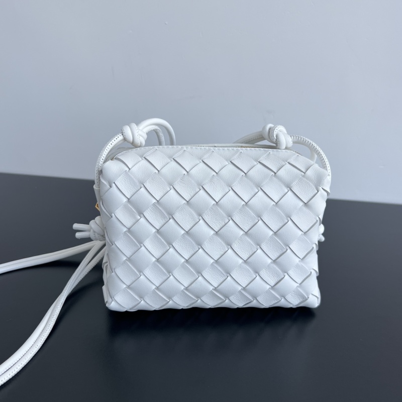 Сумка плетеная белая Bottega Veneta