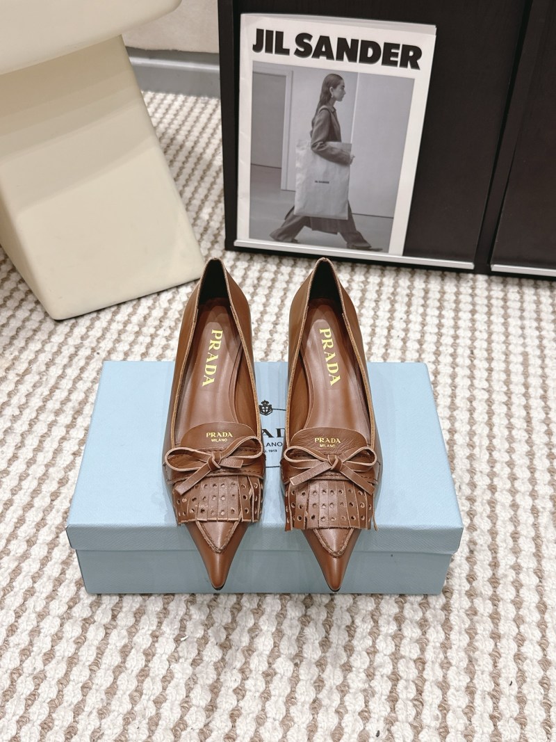 Туфли Prada с бантом и бахромой