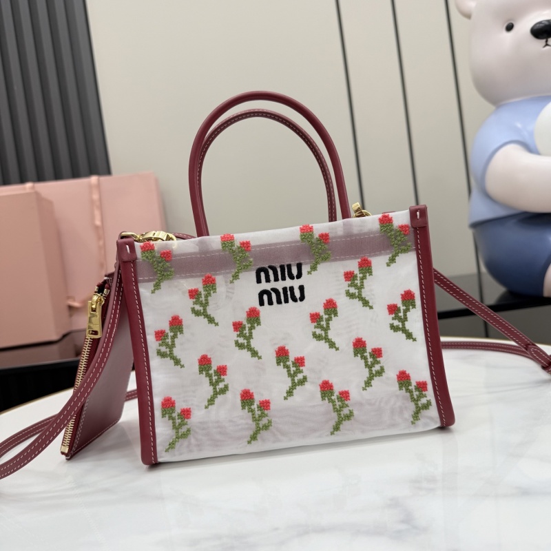 Сумка Miu Miu с вышивкой и кожаной отделкой