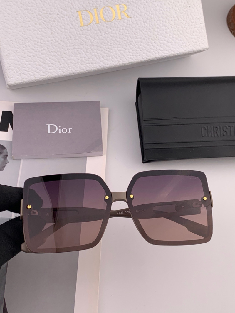 Солнцезащитные очки Dior CD2727