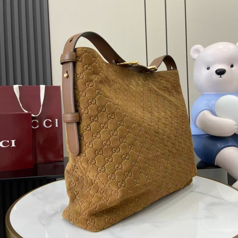 Сумка Gucci из замши с принтом GG