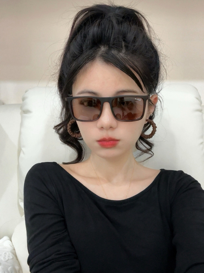 Солнцезащитные очки Ray-Ban модель RB7839