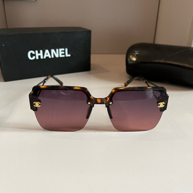 Женские солнечные очки Chanel