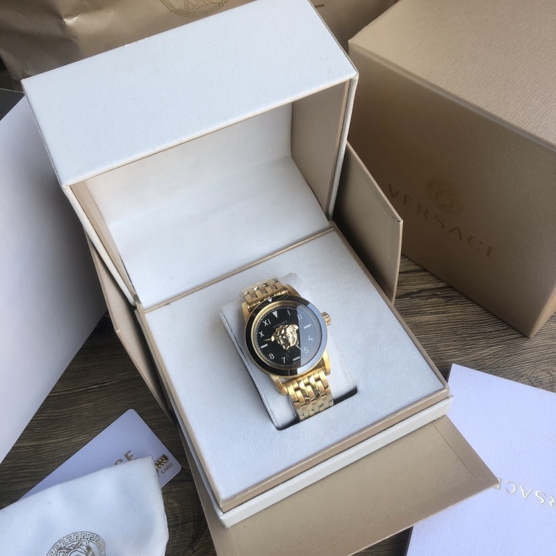 Часы Versace