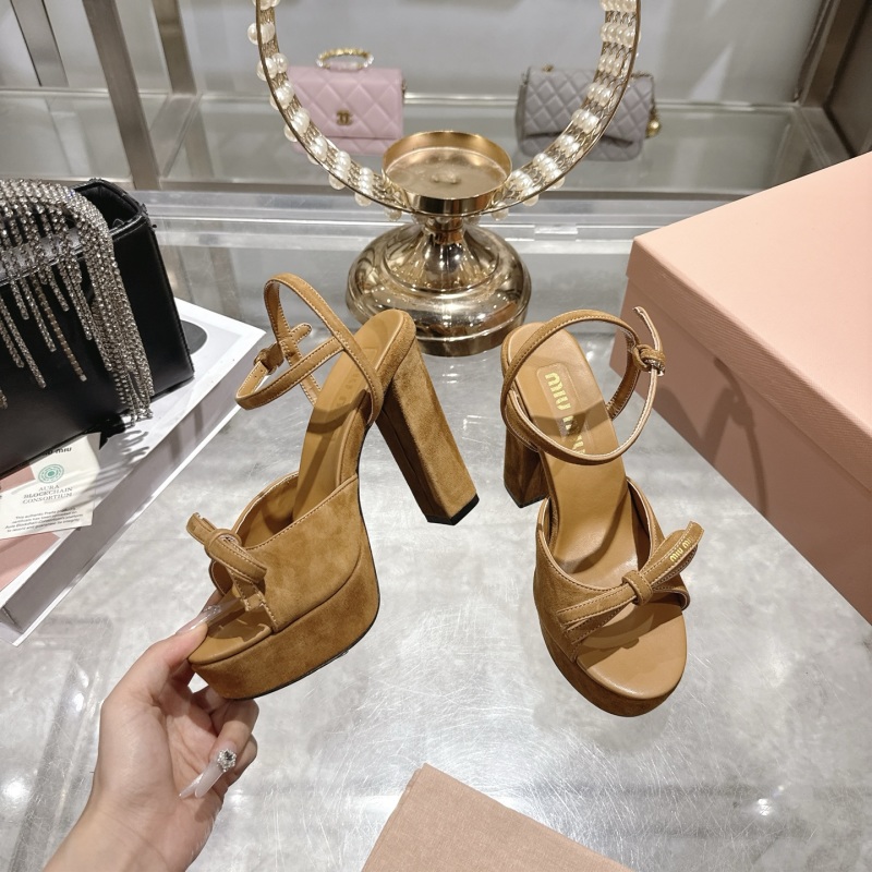 Женские босоножки на каблуке с ремешком Miu Miu
