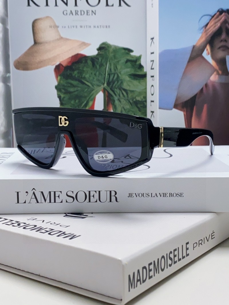 Солнцезащитные очки Dolce&Gabbana с крупной оправой Dolce & Gabbana
