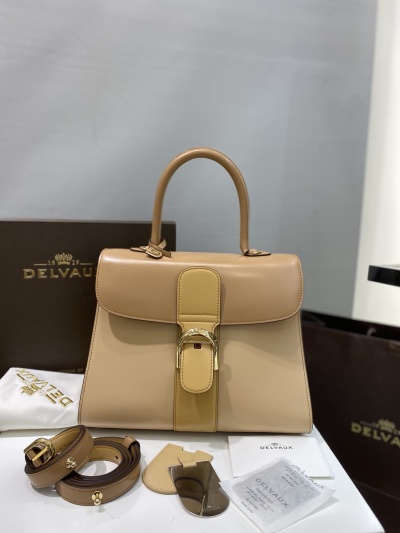 Сумка-портфель Delvaux бежевого цвета с ремнем