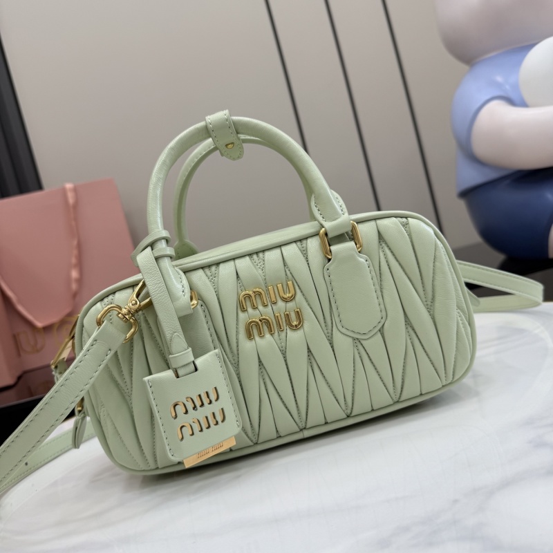 Сумка Miu Miu с ручками и ремнем