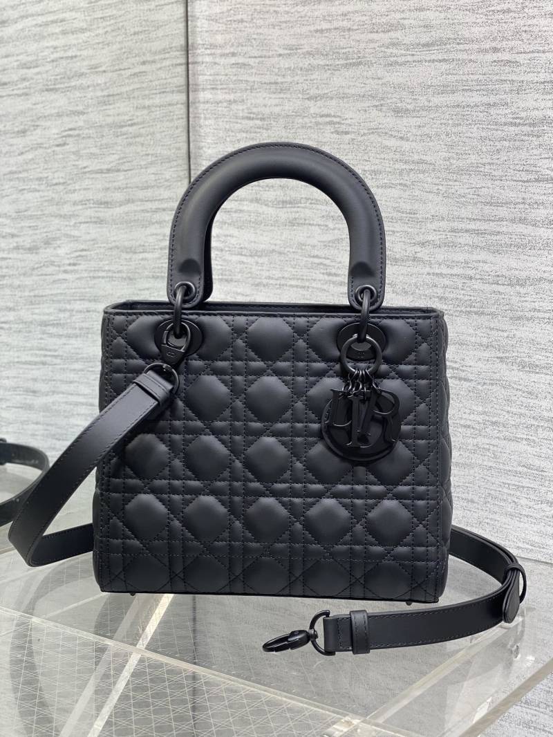 Черная сумка Dior Lady Dior с квилтингом