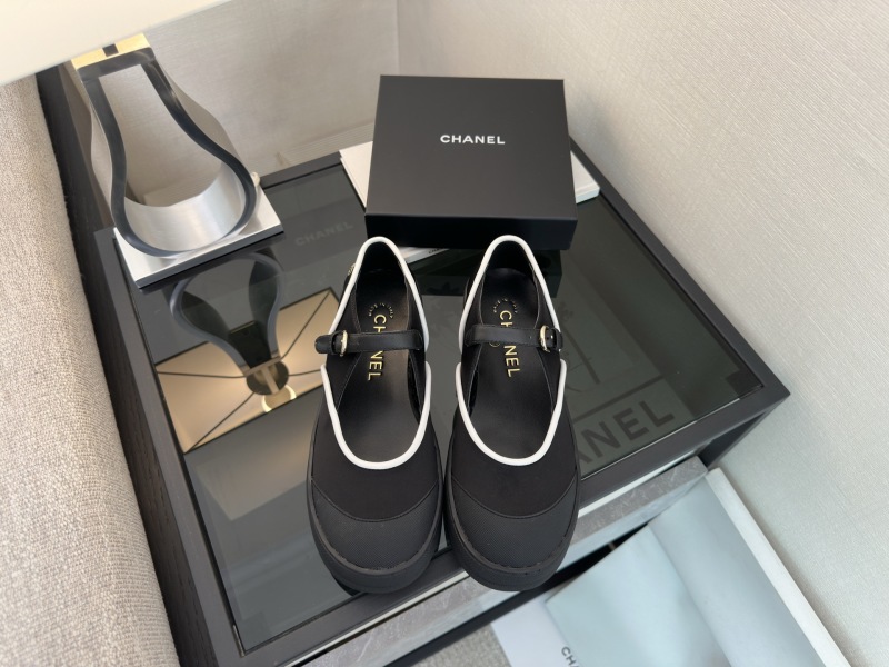 Женские черные кеды с ремешком и белой окантовкой Chanel