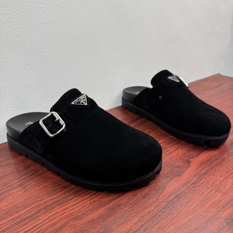 Мужские шлёпанцы Prada