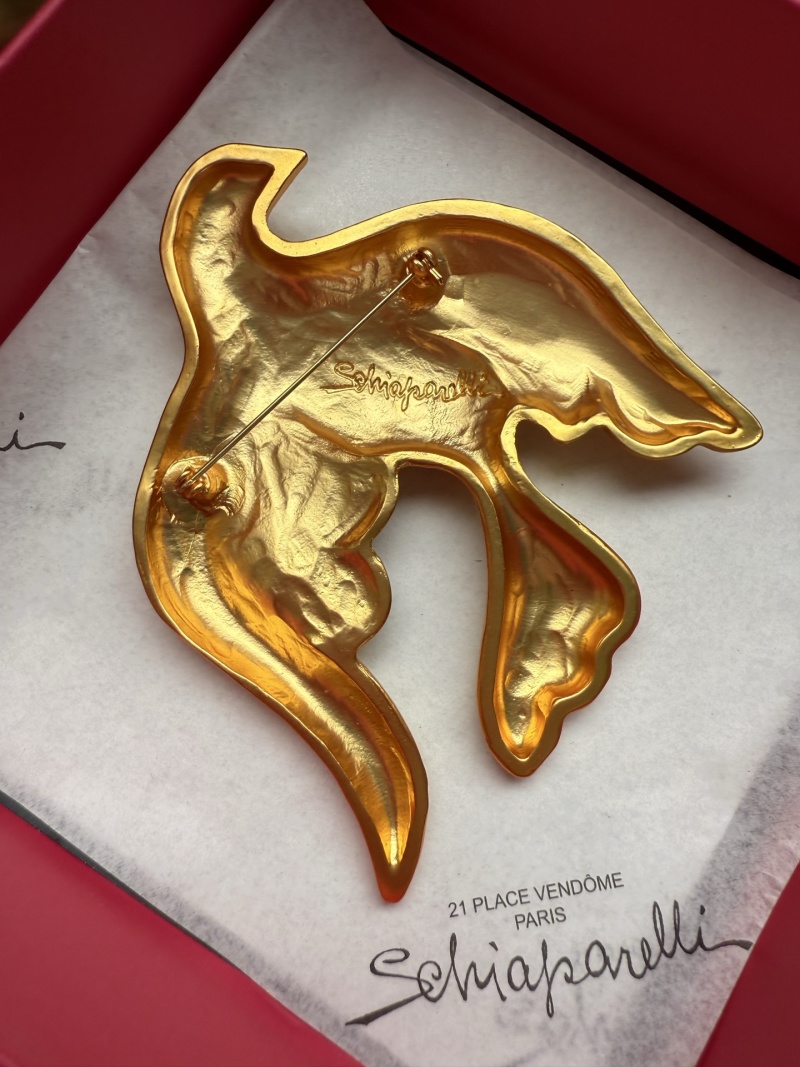 Брошь в виде птицы Schiaparelli