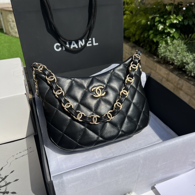 Сумка Chanel Hobo черная с золотой фурнитурой