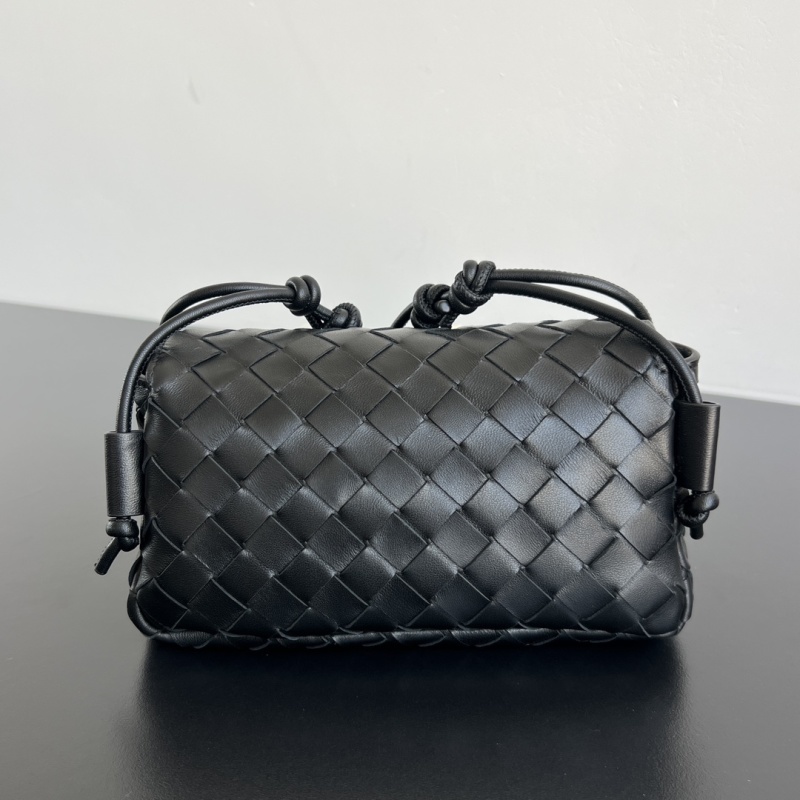 Сумка Bottega Veneta Notturno с плетением Intrecciato, цвет черный