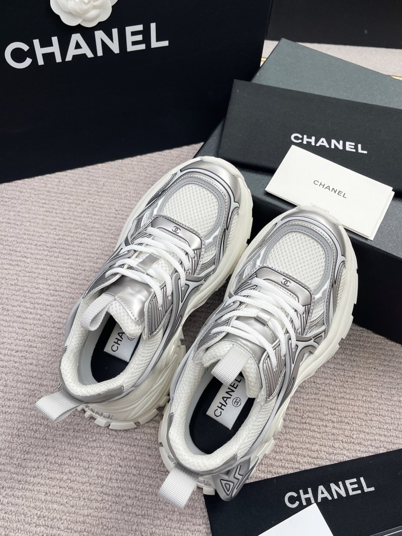 Женские кроссовки на массивной подошве серебристо-белые Chanel