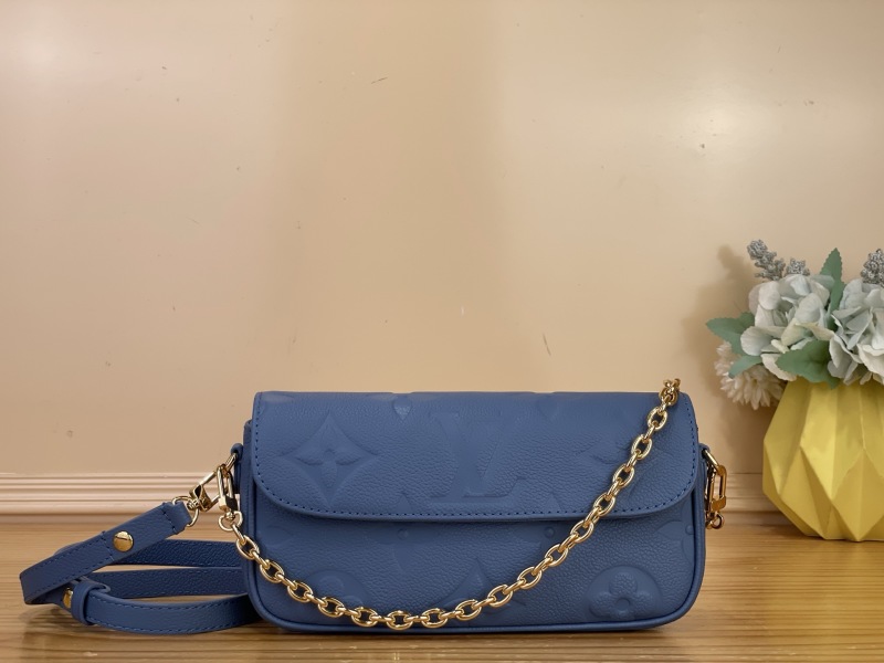 Сумка Louis Vuitton Wallet on Chain IVY