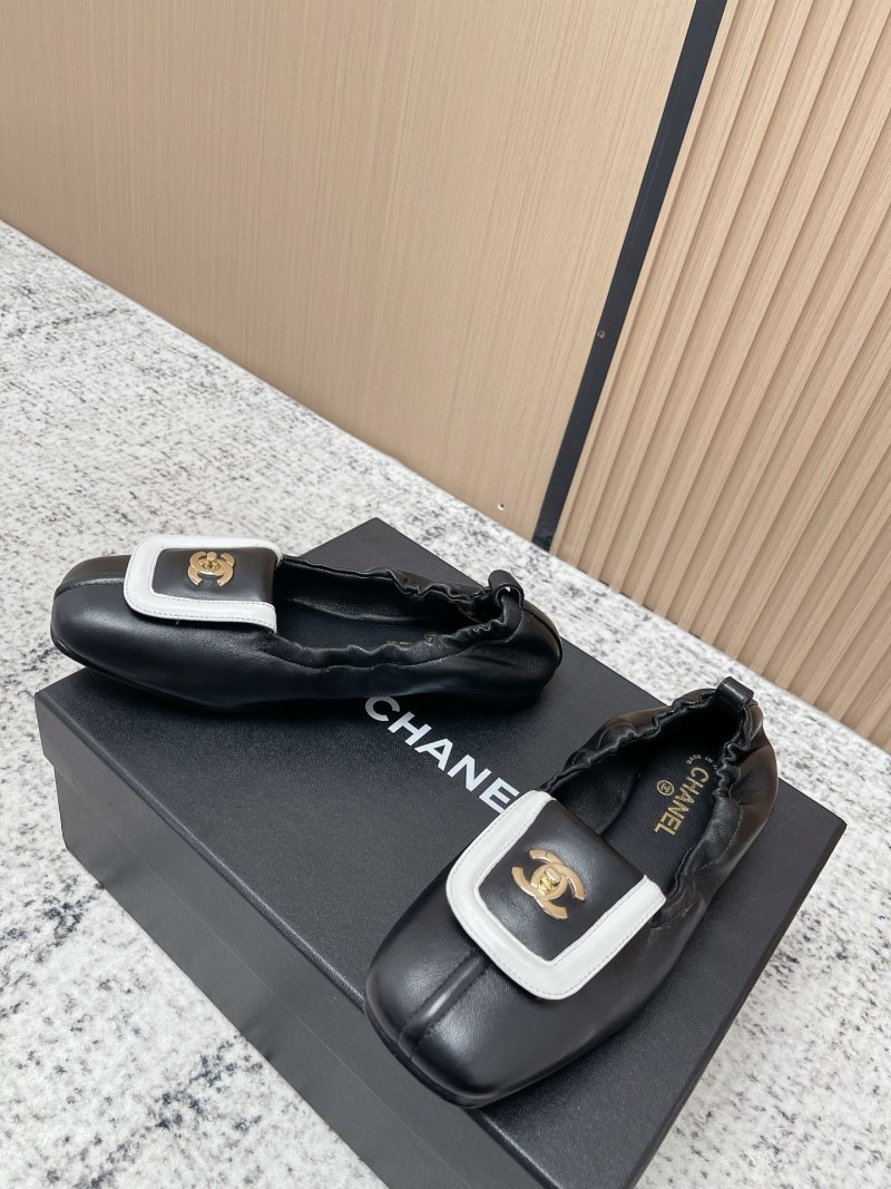 Женские балетки черного цвета с квадратным носком и декоративной пряжкой Chanel