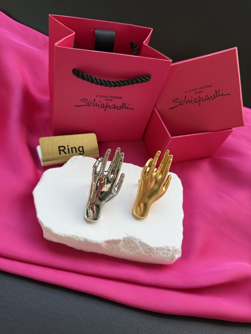 Кольцо в виде руки Schiaparelli
