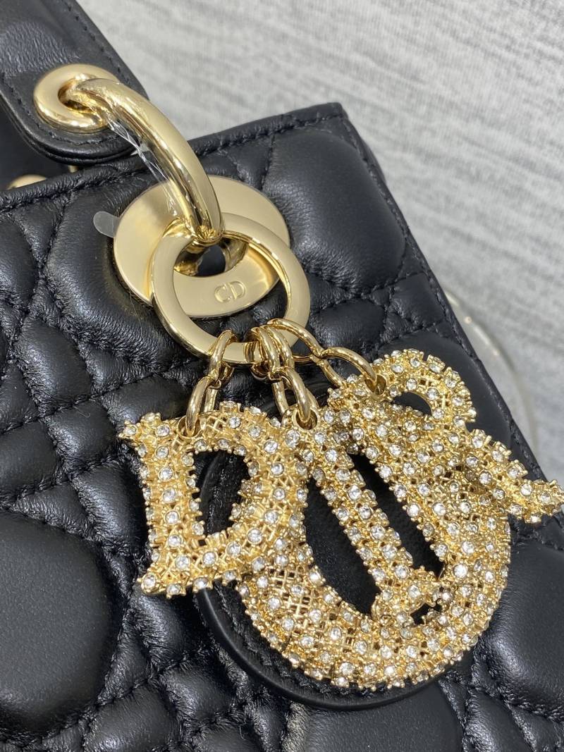 Черная сумка Lady Dior с декором