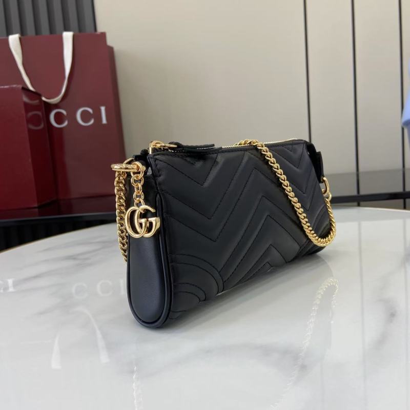 Черная сумка-клатч Gucci с цепочкой