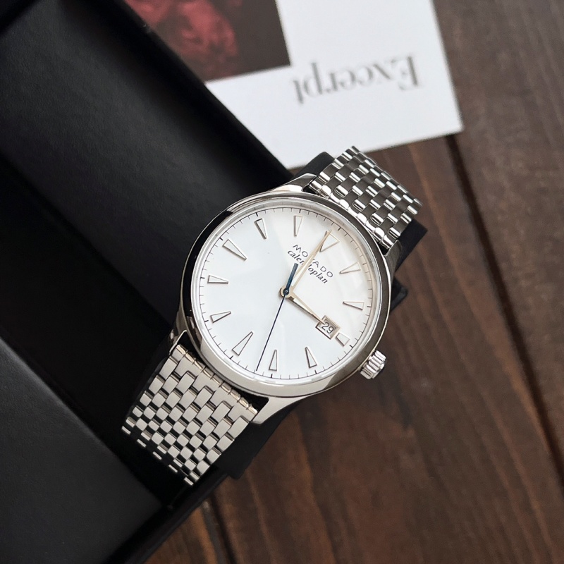 Часы Movado