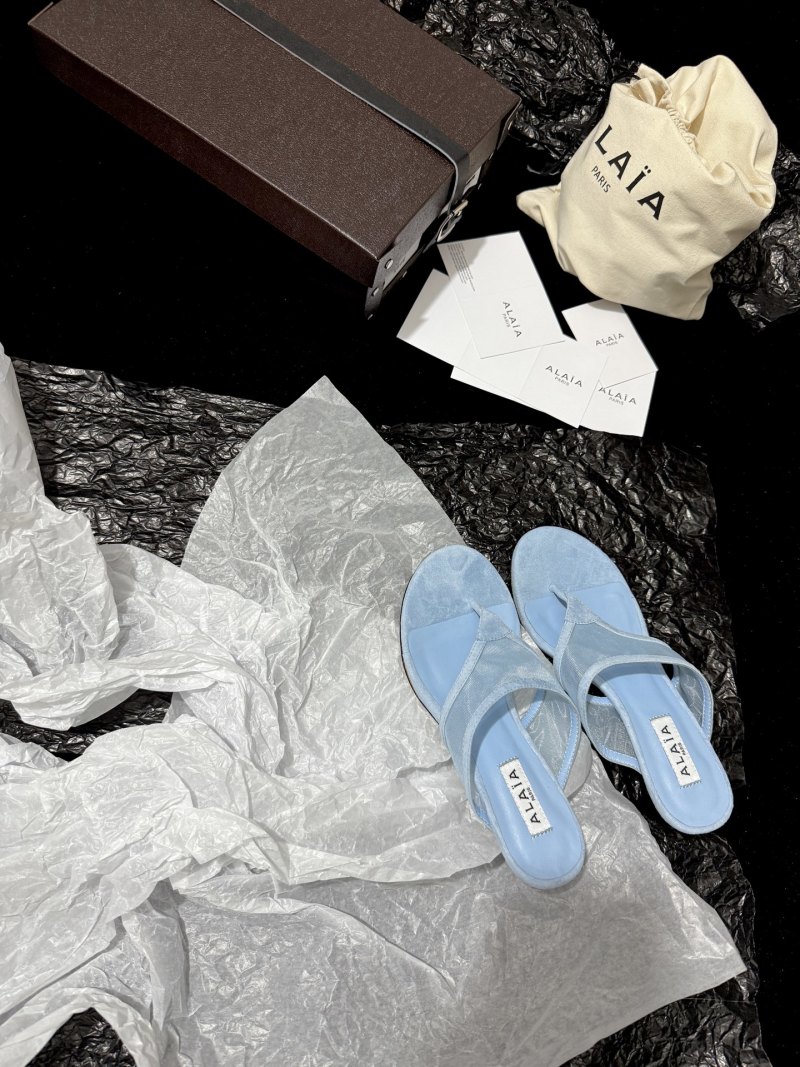 Босоножки Alaia голубые на каблуке Alaïa