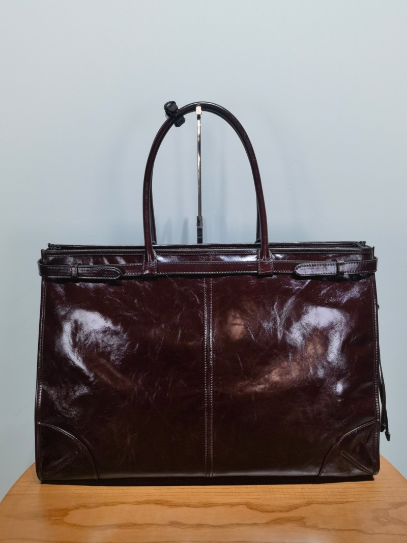 Сумка Prada из глянцевой кожи