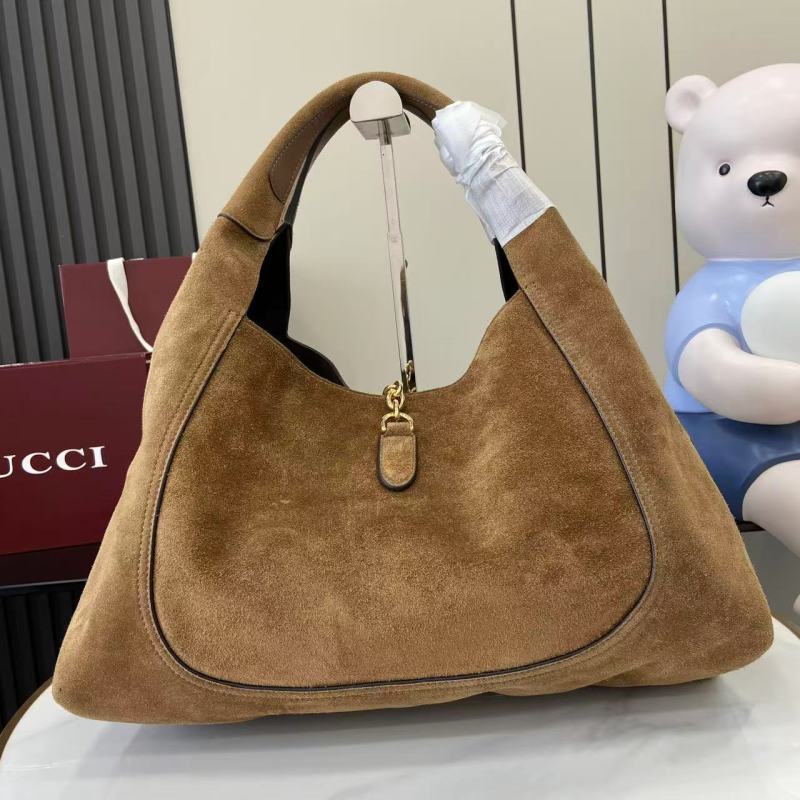 Сумка Gucci из замши с фурнитурой