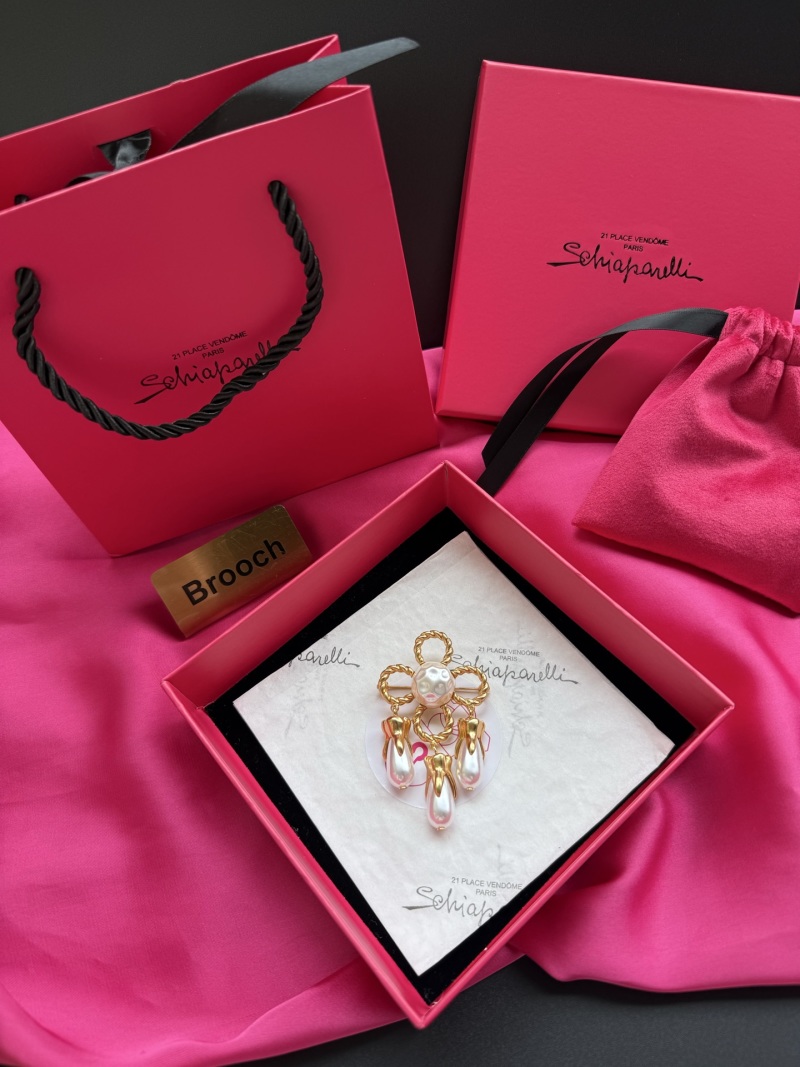 Брошь в виде цветка с жемчугом Schiaparelli