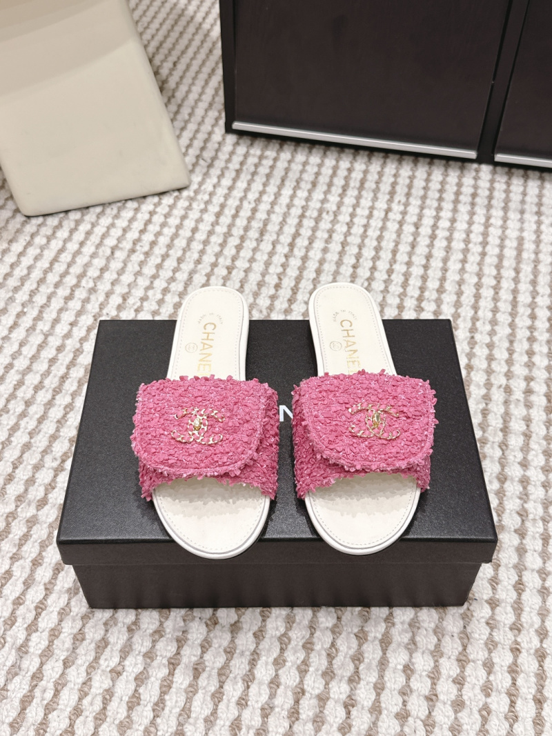 Розовые сабо из ткани с декором Chanel