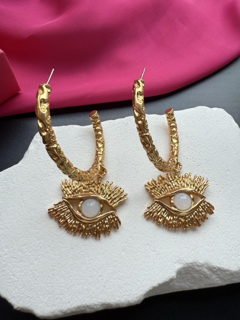 Серьги в виде глаза Schiaparelli