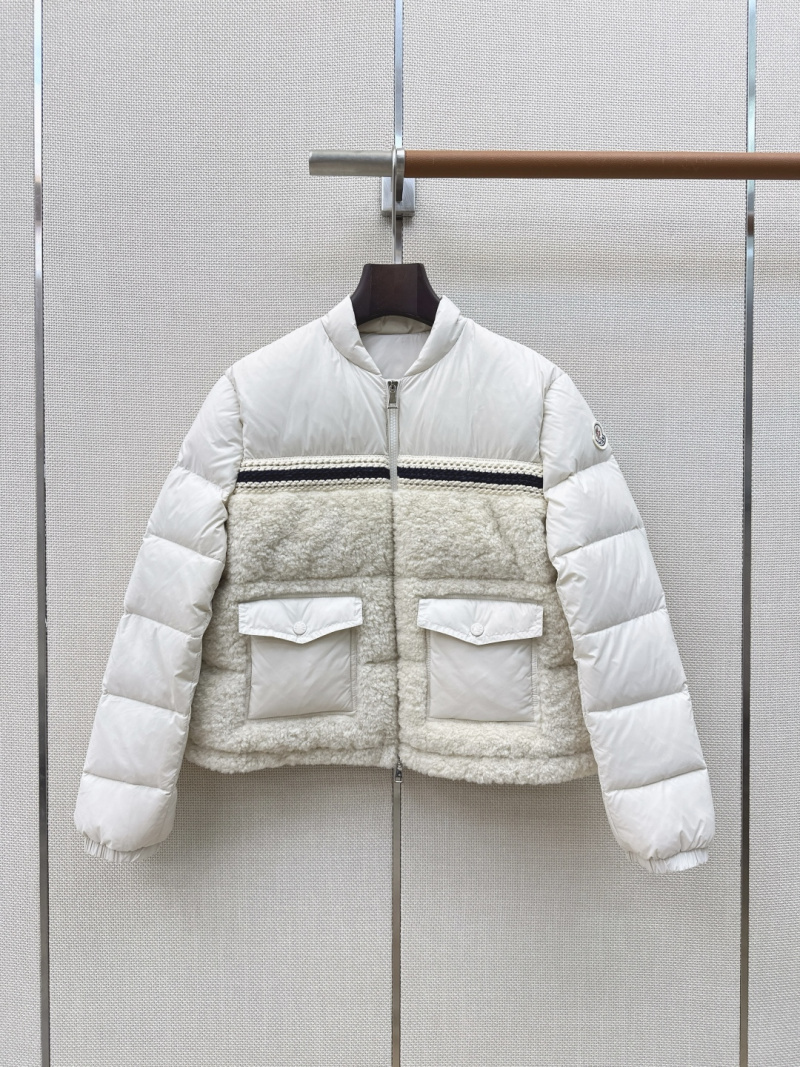 Зимняя куртка с утеплителем и меховой вставкой Moncler
