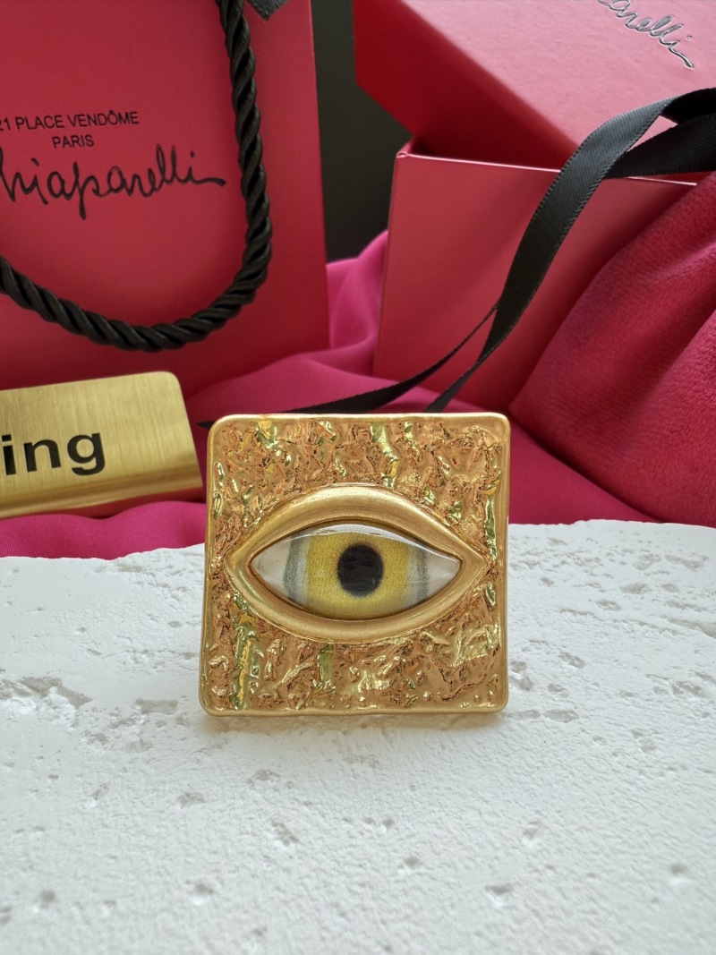 Брошь с глазом Schiaparelli
