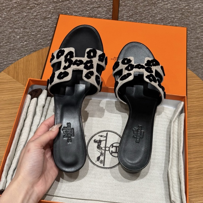 Босоножки женские на каблуке с принтом Hermès