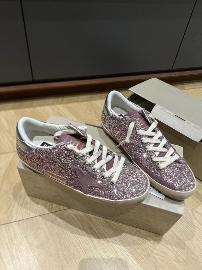 Кроссовки с пайетками Golden Goose