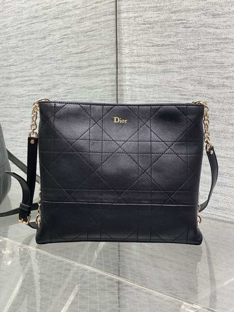 Черная сумка Dior с цепочкой