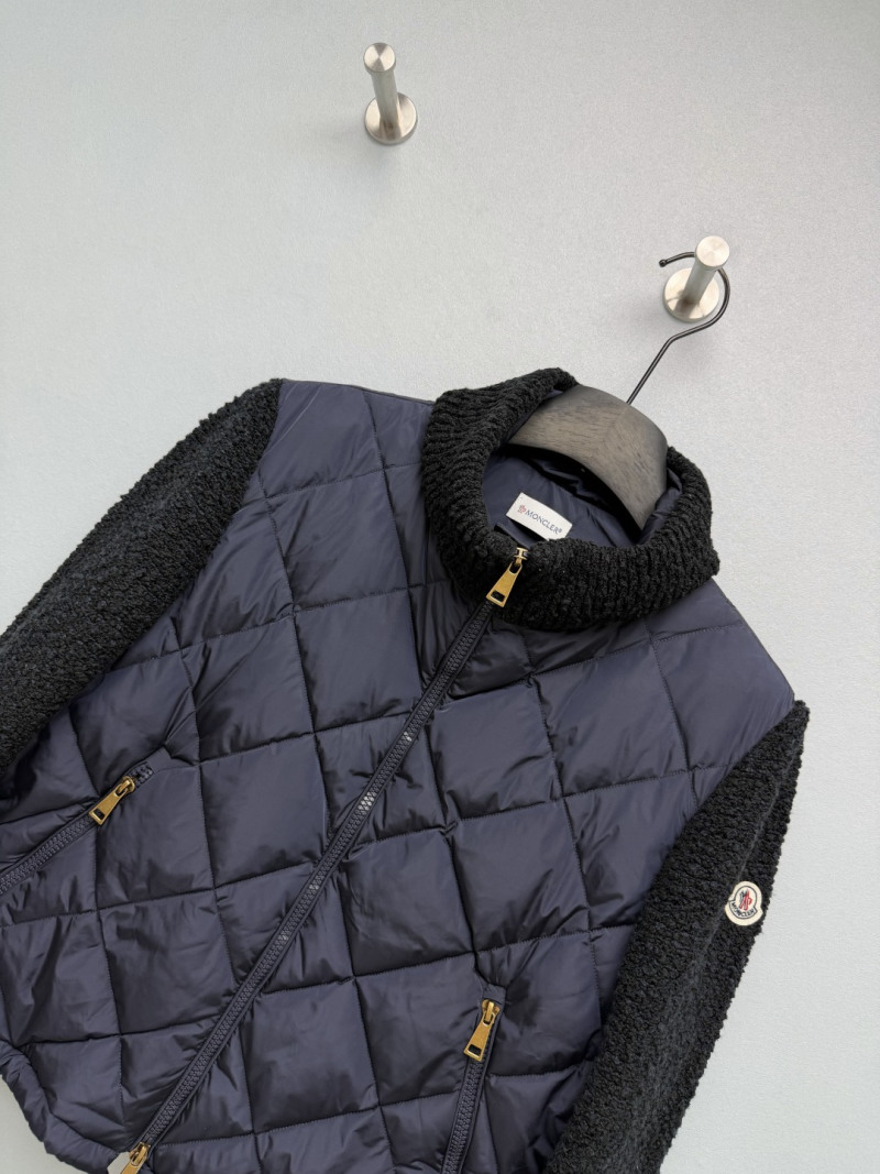 Куртка Moncler с меховым воротником