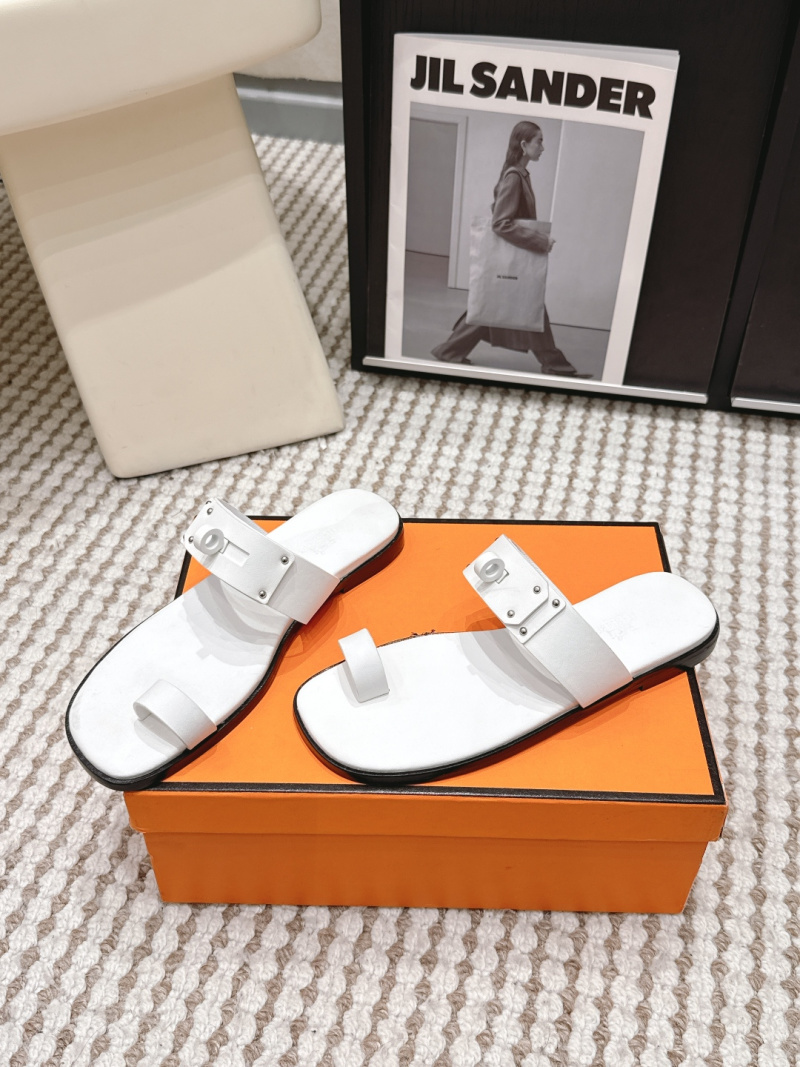 Женские кожаные сандалии с декоративной пряжкой Hermès
