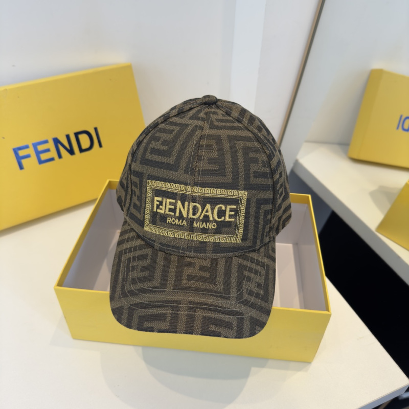 Кепка с узором в стиле Fendi