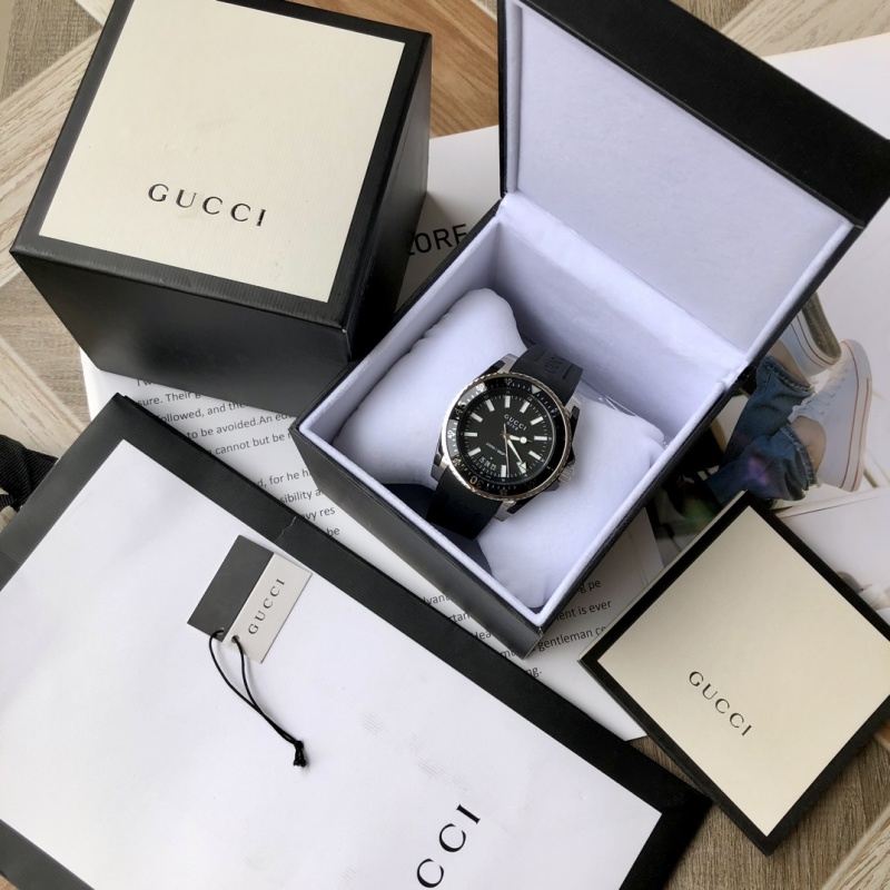 Часы Gucci