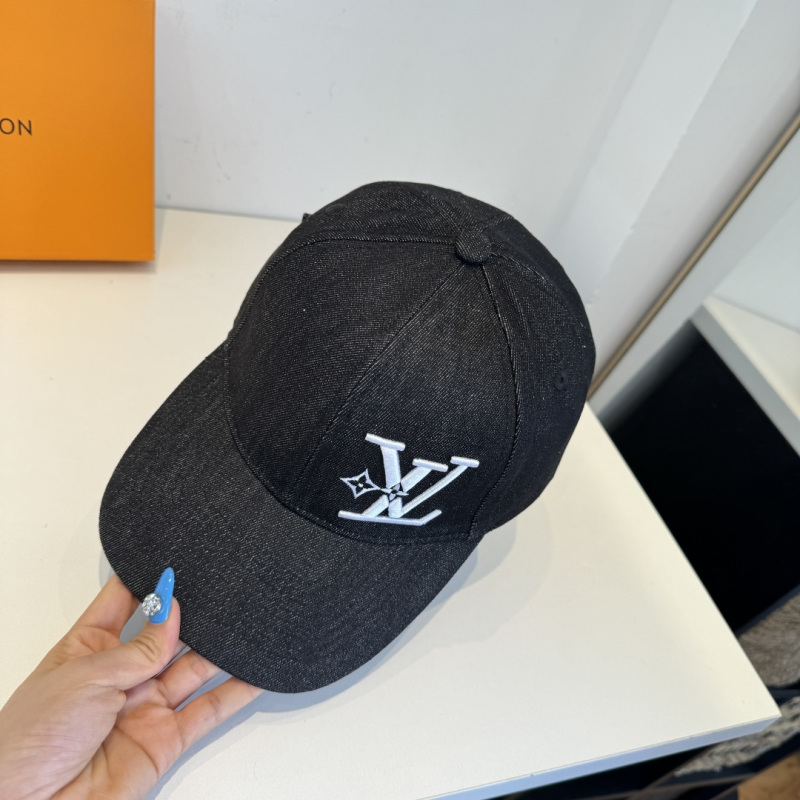 Кепка чёрная с логотипом LV Louis Vuitton
