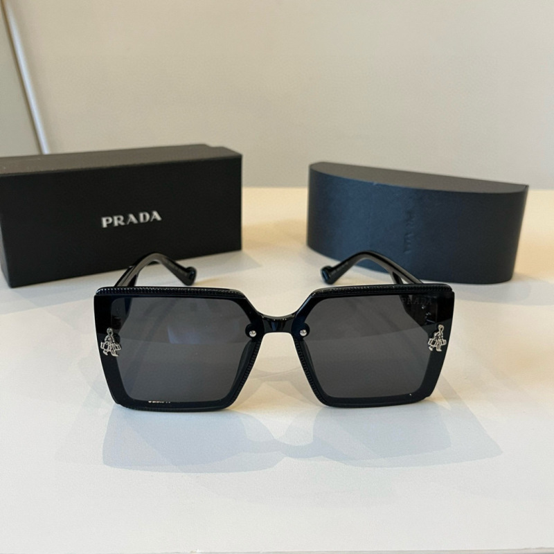 Женские солнцезащитные очки PRADA