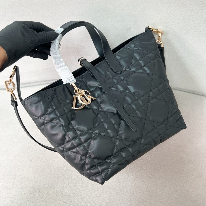 Черная сумка из кожи с логотипом и стеганым узором Dior