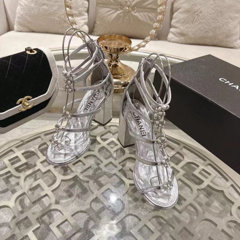 Женские серебристые сандали Chanel с цветком