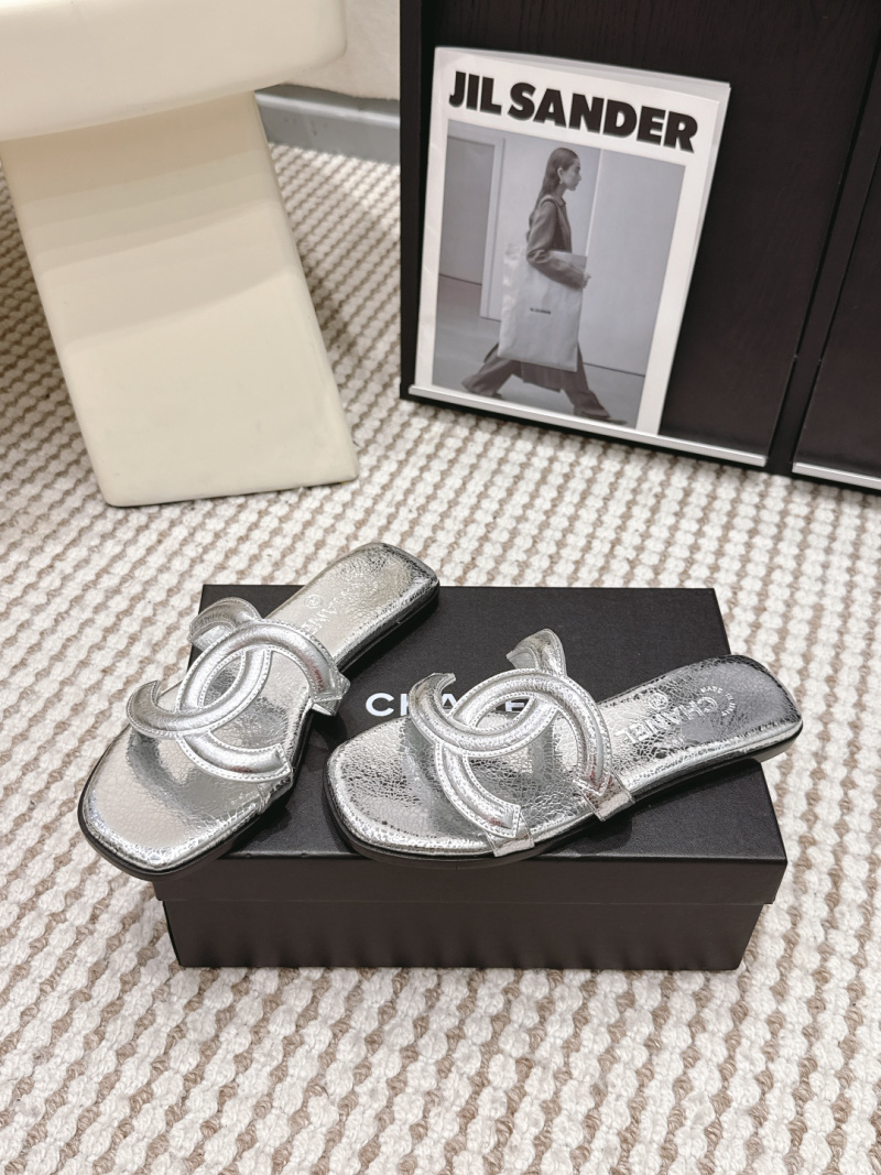 Босоножки Chanel с двойным логотипом
