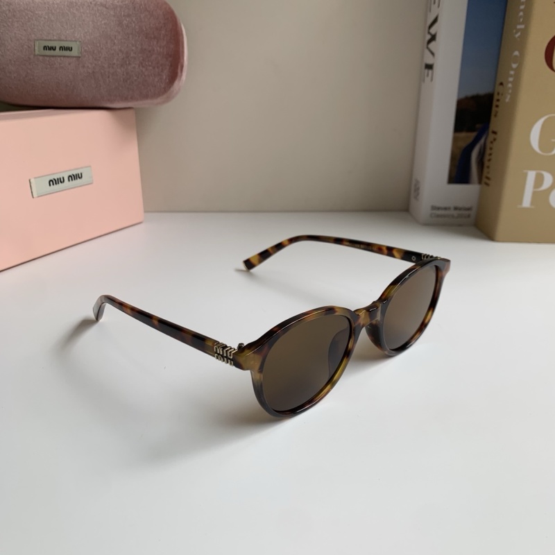 Женские солнцезащитные очки Miu Miu